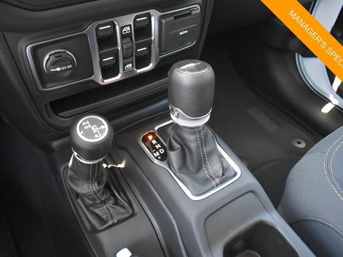 New 2025 Jeep Gladiator Sport image 21