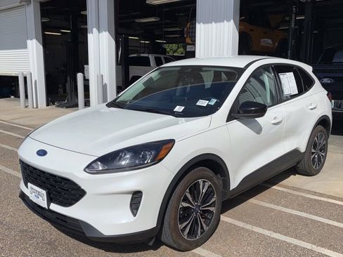 Used 2022 Ford Escape SE w/ SE Sport Appearance Package AWD/4WD image 1