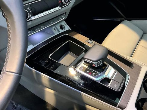 Certified 2025 Audi Q5 2.0T Premium Plus w/ Premium Plus Package image 17