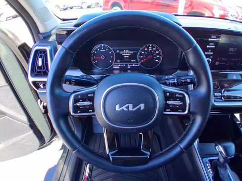 Used 2022 Kia Sorento LX AWD/4WD image 14
