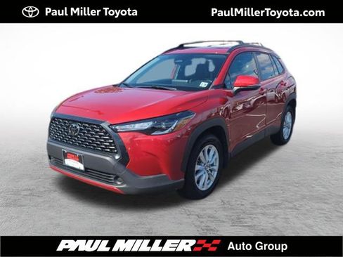 Certified 2023 Toyota Corolla Cross LE w/ Moonroof Package AWD/4WD image 1