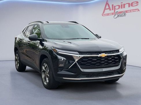 Certified 2025 Chevrolet Trax LT w/ LT Convenience Package FWD image 7