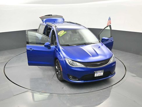 Used 2019 Chrysler Pacifica Touring-L Plus w/ Advanced Safetytec Group FWD image 46
