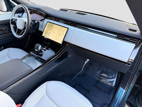 New 2026 Land Rover Range Rover Sport Dynamic SE image 14