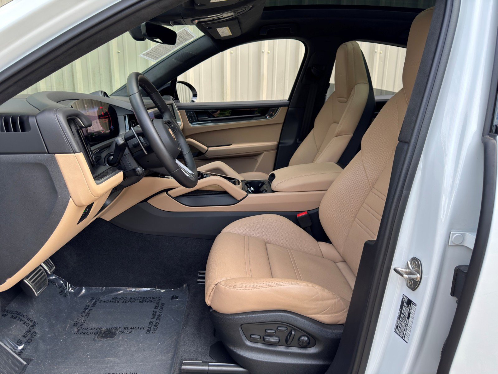Used 2024 Porsche Cayenne Turbo AWD/4WD image 17