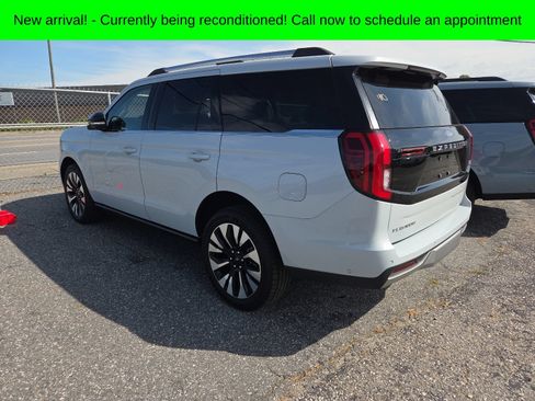 Used 2025 Ford Expedition Platinum w/ Driver's Package AWD/4WD image 5