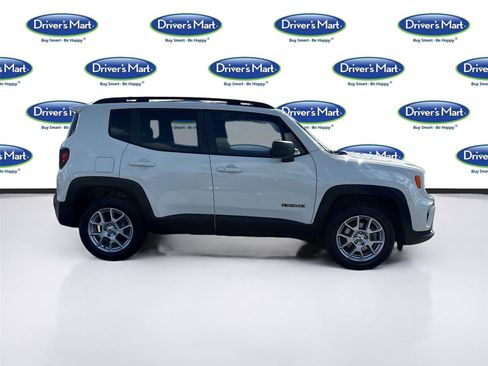 Used 2022 Jeep Renegade Latitude w/ Sun/Sound Group image 8
