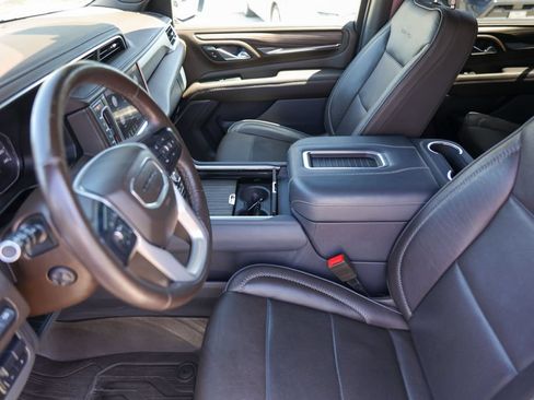 Used 2021 GMC Yukon XL Denali w/ Denali Premium Package AWD/4WD image 9