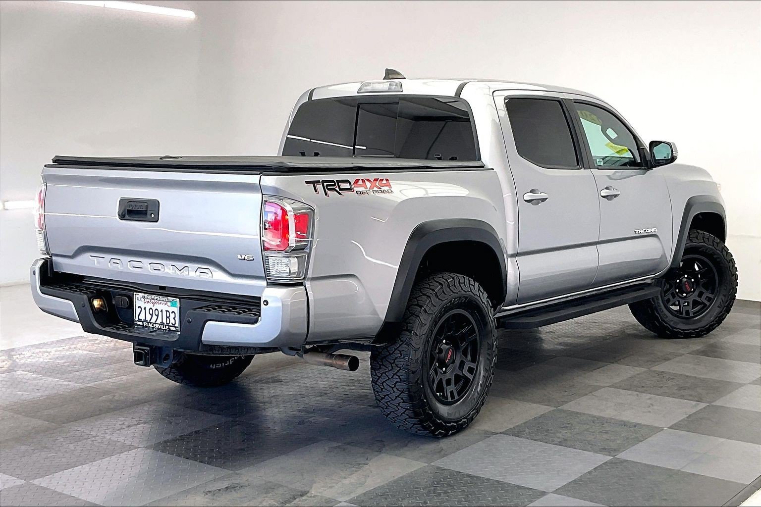 Used 2020 Toyota Tacoma TRD Off-Road w/ Technology Package AWD/4WD image 13