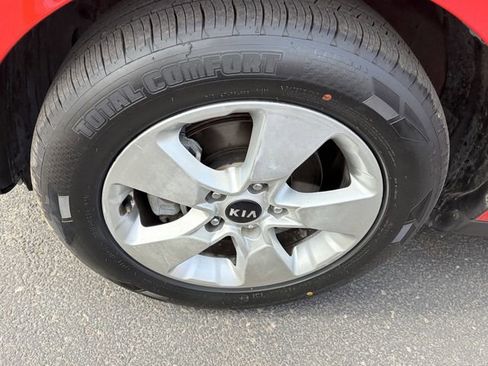 Used 2019 Kia Soul FWD image 4