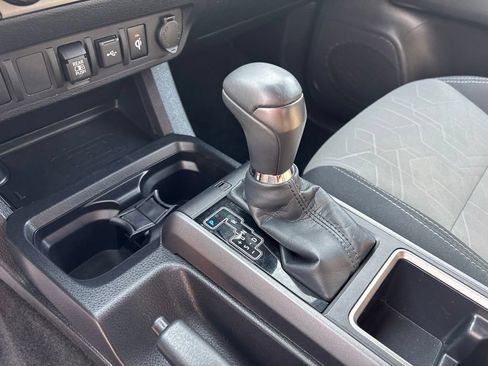 Used 2022 Toyota Tacoma TRD Off-Road AWD/4WD image 27