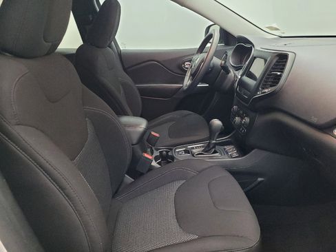 Used 2019 Jeep Cherokee Latitude w/ Popular Appearance Group image 21