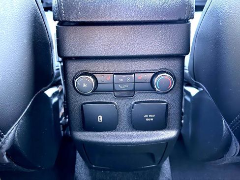 Used 2018 Ford Explorer Limited image 17