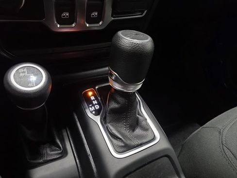 Used 2020 Jeep Wrangler Sport AWD/4WD image 22