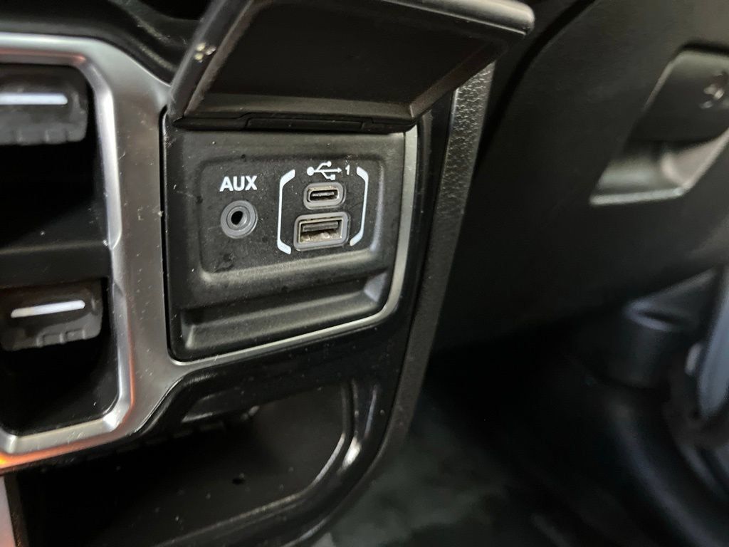 Used 2022 Jeep Gladiator Rubicon w/ LED Lighting Group AWD/4WD image 41