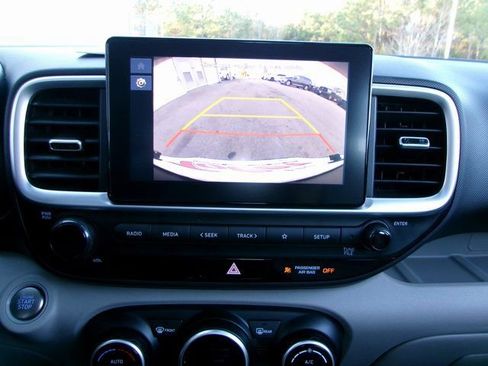 Used 2024 Hyundai Venue SEL FWD image 15