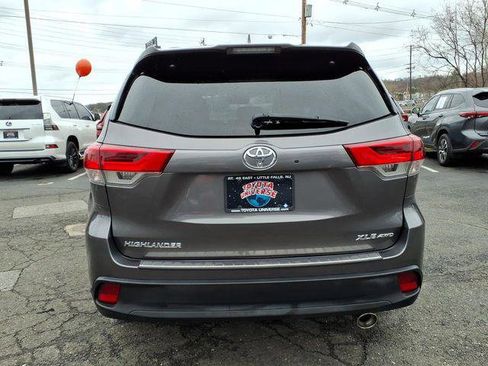 Certified 2018 Toyota Highlander XLE w/ Protection Package #3 AWD/4WD image 5
