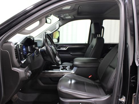 Used 2024 Chevrolet Silverado 2500 LTZ w/ LTZ Plus Package image 3