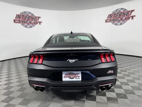 Used 2025 Ford Mustang Coupe RWD image 6