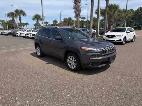 Used 2016 Jeep Cherokee Latitude w/ Comfort/Convenience Group FWD image 9