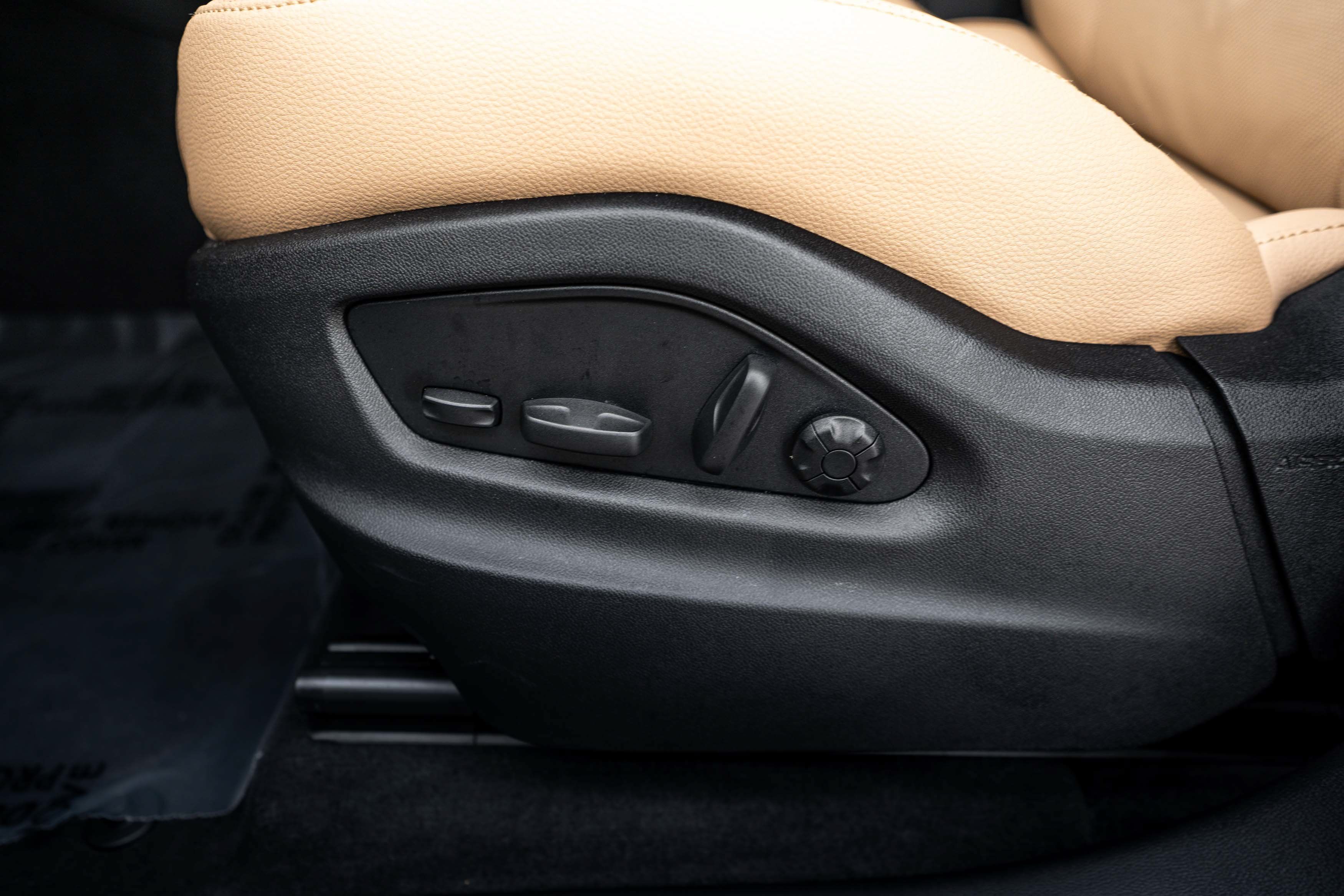 Certified 2026 Porsche Cayenne AWD/4WD image 19
