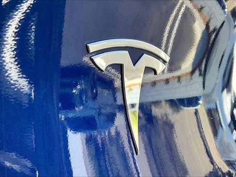 Used 2023 Tesla Model Y Long Range image 11