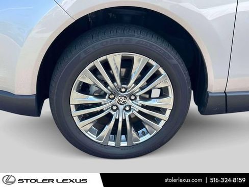 Used 2023 Toyota Venza Limited AWD/4WD image 11