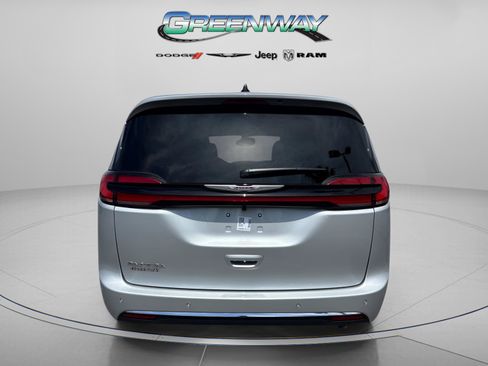 New 2026 Chrysler Pacifica Select image 3
