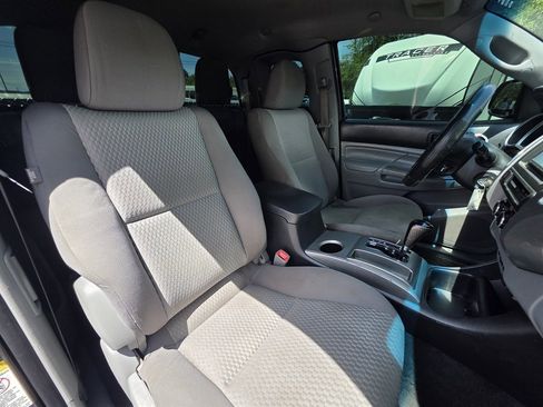 Used 2015 Toyota Tacoma PreRunner w/ SR5 Package RWD image 19
