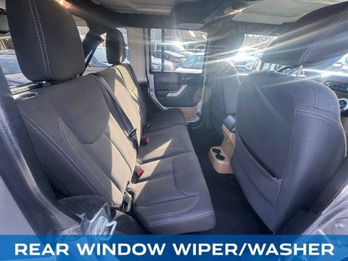 Used 2017 Jeep Wrangler Unlimited Rubicon w/ Connectivity Group AWD/4WD image 23