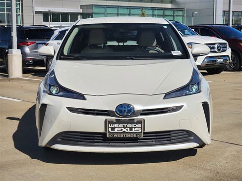 Used 2019 Toyota Prius XLE image 2