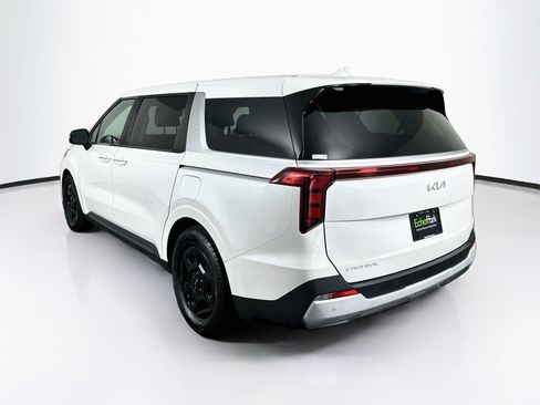 Used 2025 Kia Carnival FWD image 5