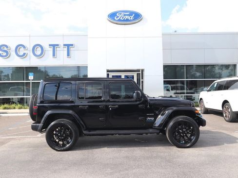Used 2023 Jeep Wrangler Unlimited Sahara image 17