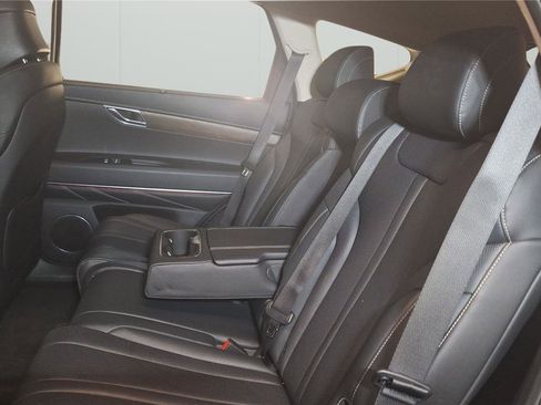 Used 2024 Genesis GV80 2.5T AWD/4WD image 11