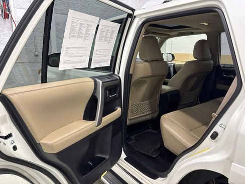 Used 2022 Toyota 4Runner Limited AWD/4WD image 31