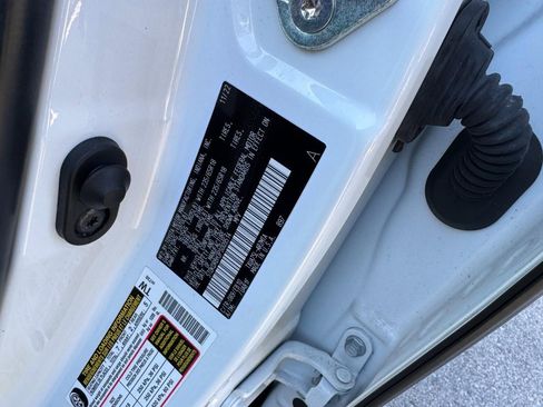 Used 2023 Toyota Highlander XLE image 25