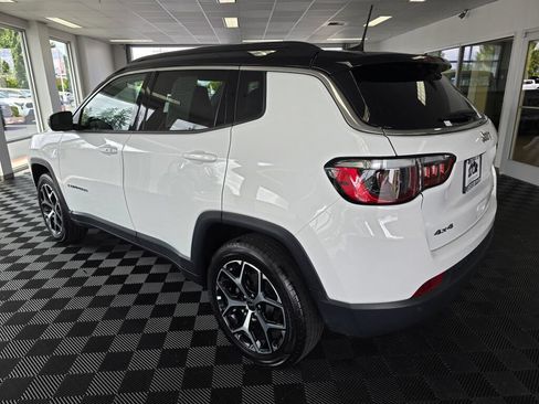 Used 2025 Jeep Compass Limited AWD/4WD image 5