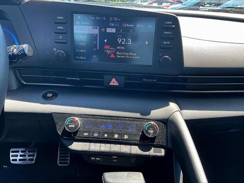 Used 2025 Hyundai Elantra Sport FWD image 17