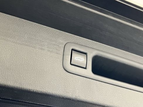 Used 2022 Toyota Highlander LE image 28