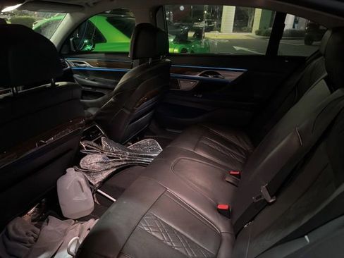 Used 2018 BMW 750i image 6