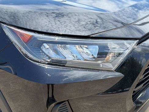 Used 2022 Toyota RAV4 LE FWD image 12