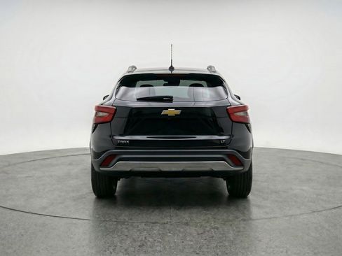 Used 2025 Chevrolet Trax LT FWD image 7