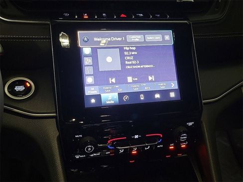 New 2025 Jeep Grand Cherokee Laredo image 8