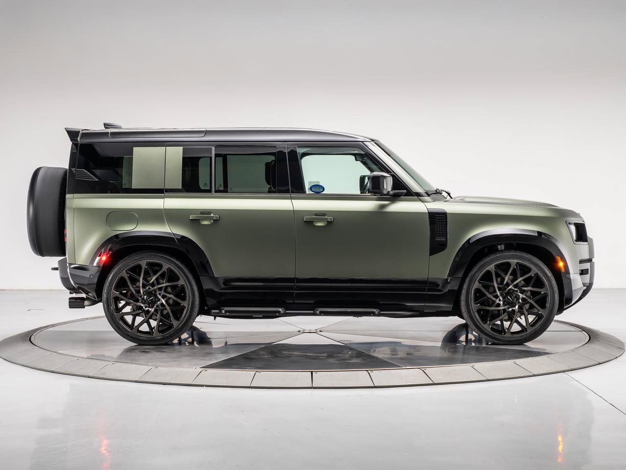 Used 2026 Land Rover Defender 110 X-Dynamic SE AWD/4WD image 6
