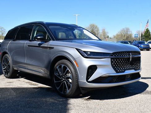 Used 2024 Lincoln Nautilus Black Label image 8