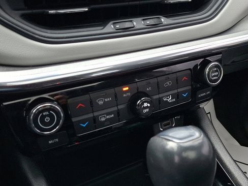 Certified 2022 Jeep Compass Limited w/ Sun and Sound Group image 29