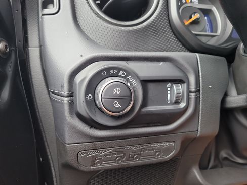 Used 2025 Jeep Gladiator Rubicon w/ Safety Group AWD/4WD image 32