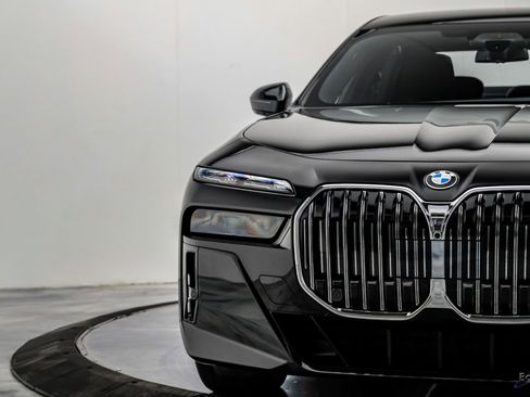 Used 2026 BMW 760i xDrive w/ Executive Package AWD/4WD image 30