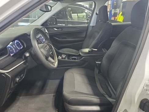 Used 2023 Jeep Grand Cherokee L Laredo image 4