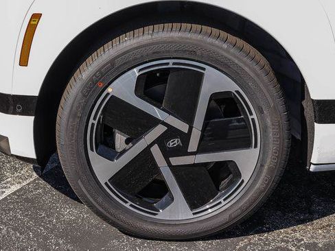 New 2026 Hyundai Ioniq 9 Calligraphy image 9